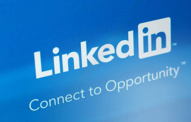 LinkedIn Transforms Job Search and Networking with AI Features